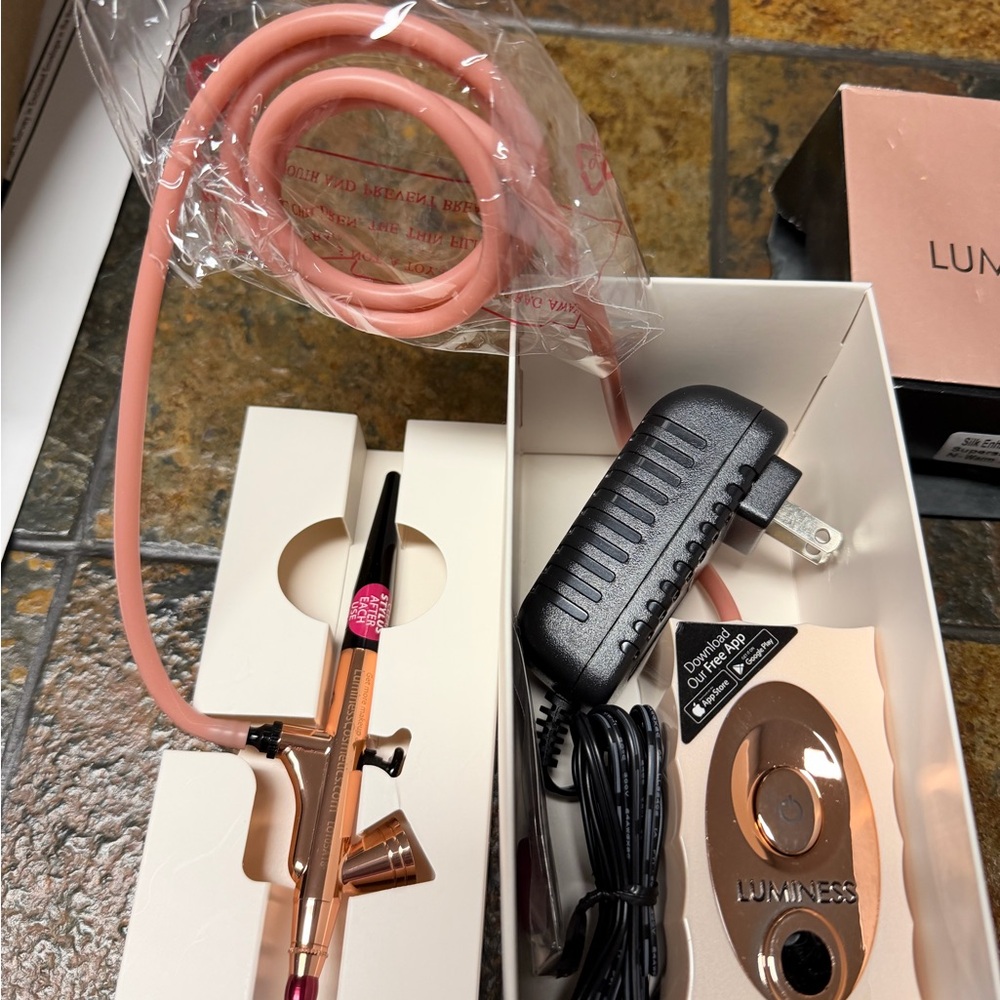 Luminess Airbrush Makeup Kit in Copper and Black